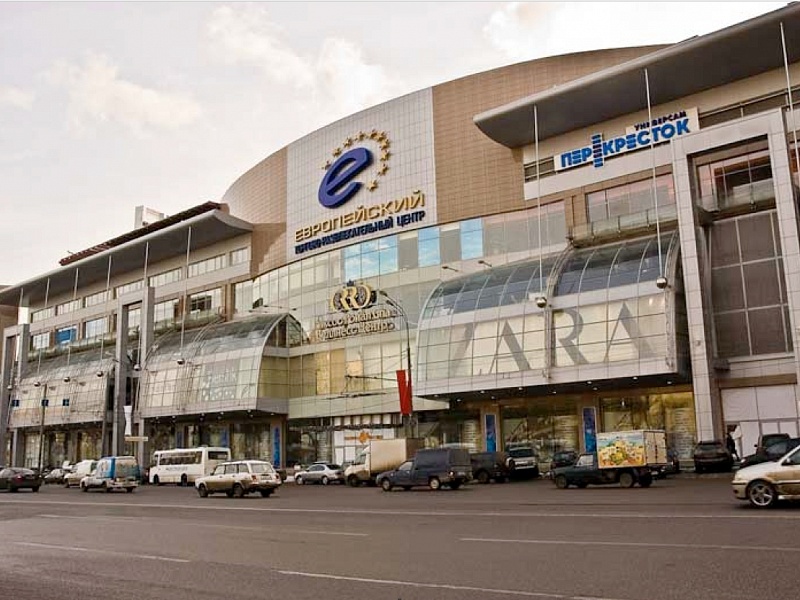 Площадь Киевского Вокзала, 2 (торговый центр «Европейский»)